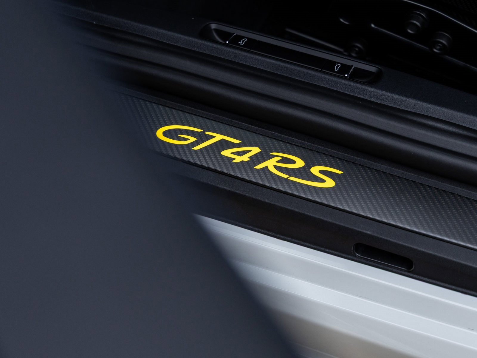 Used 2025 Porsche 718 Cayman GT4 RS image 31