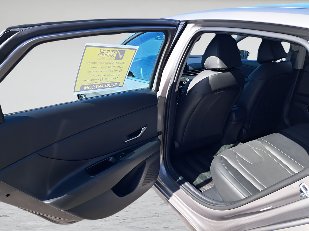 Used 2023 Hyundai Elantra Limited FWD image 32