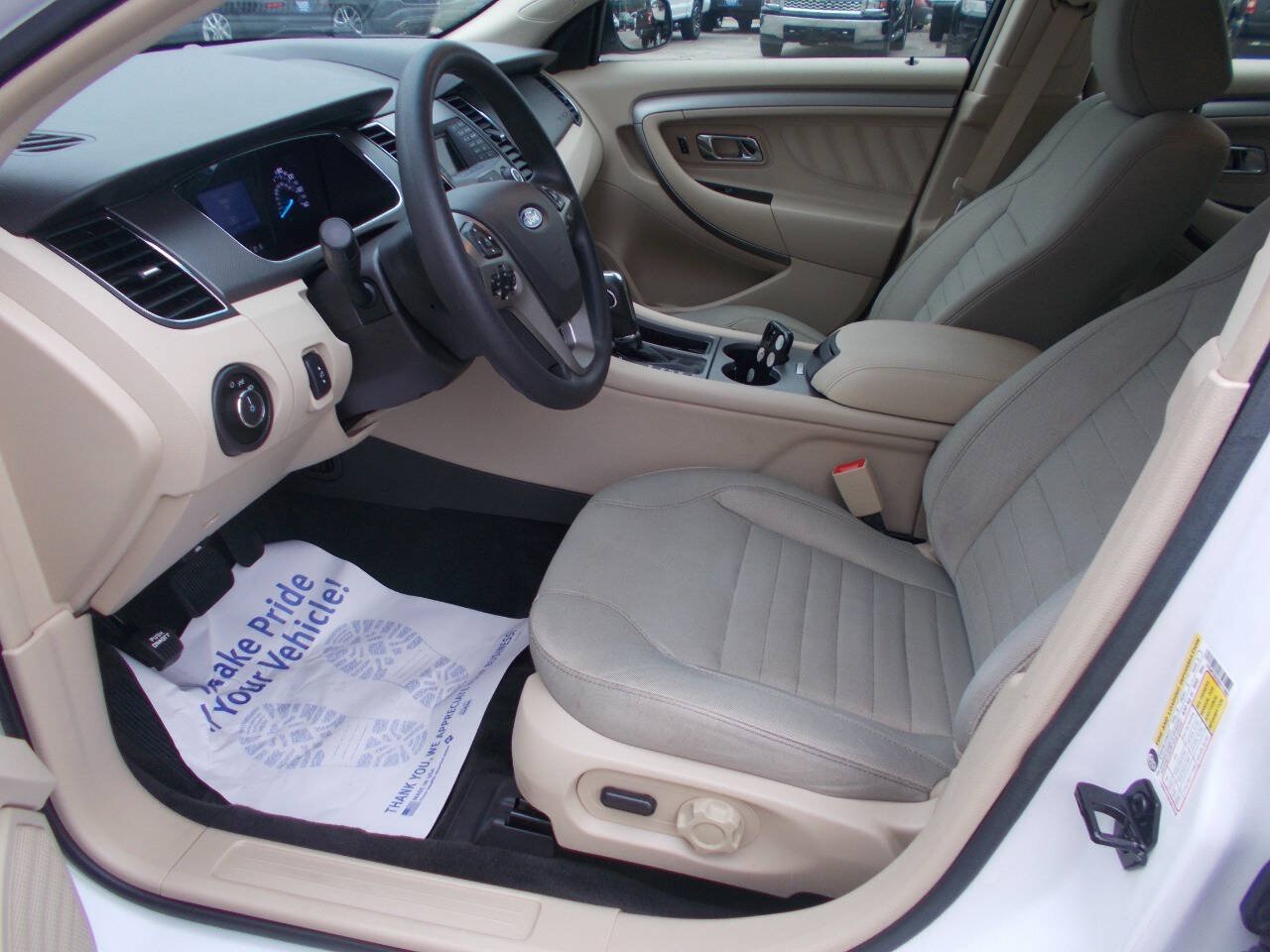 Used 2016 Ford Taurus SE FWD image 5