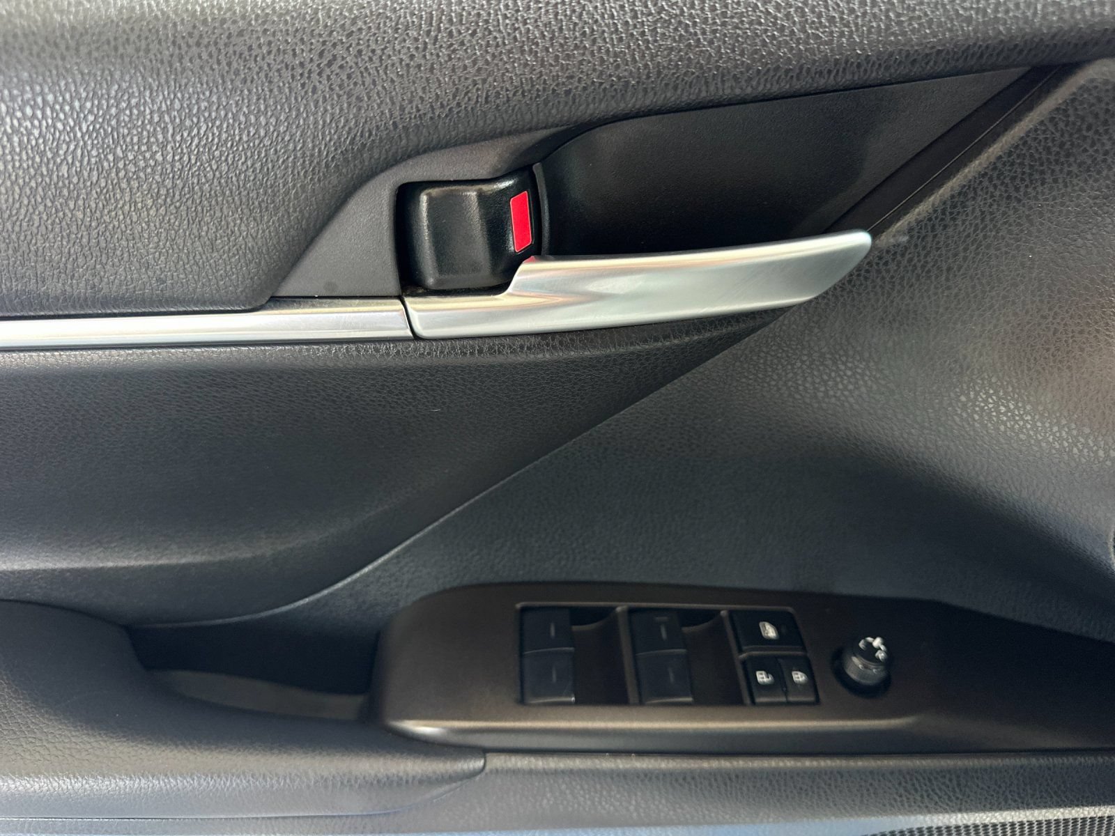 Used 2024 Toyota Camry SE FWD image 10