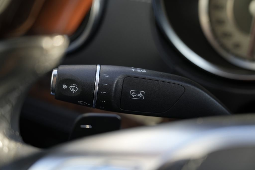 Used 2014 Mercedes-Benz SL 550 image 32