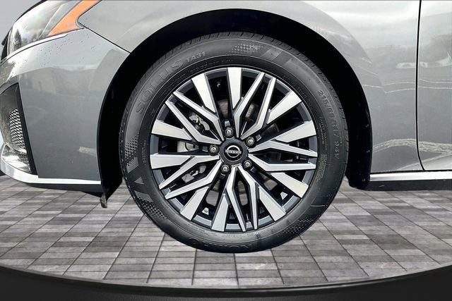 Used 2025 Nissan Altima 2.5 SV image 30