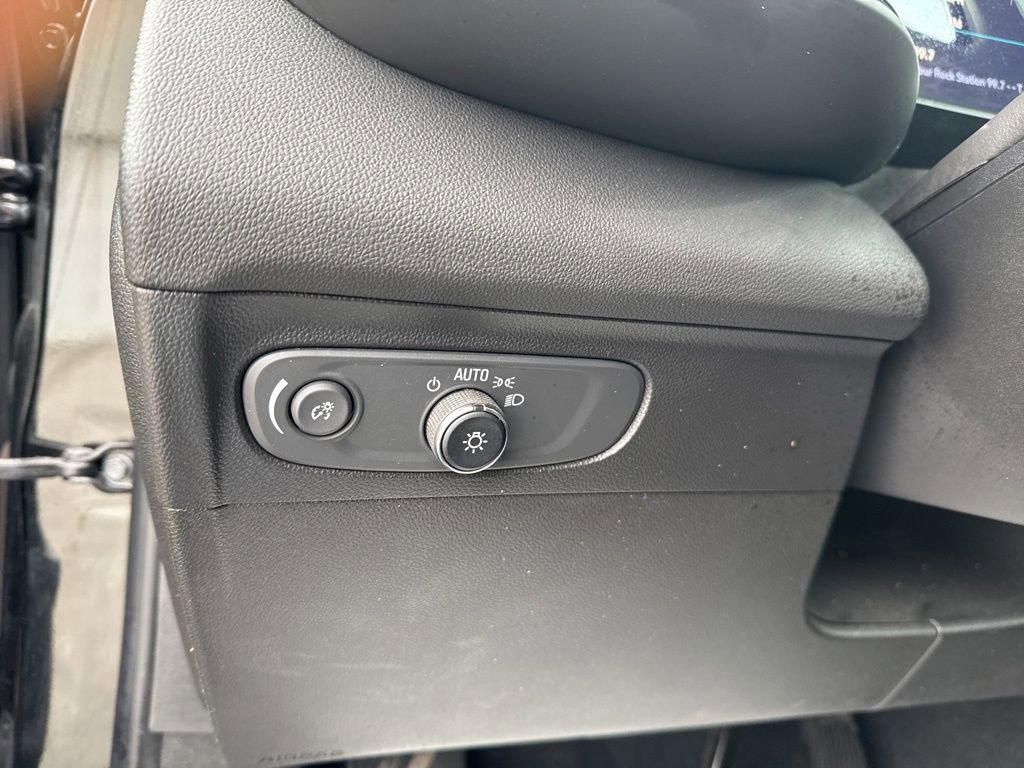 Used 2021 Buick Envision Essence image 17