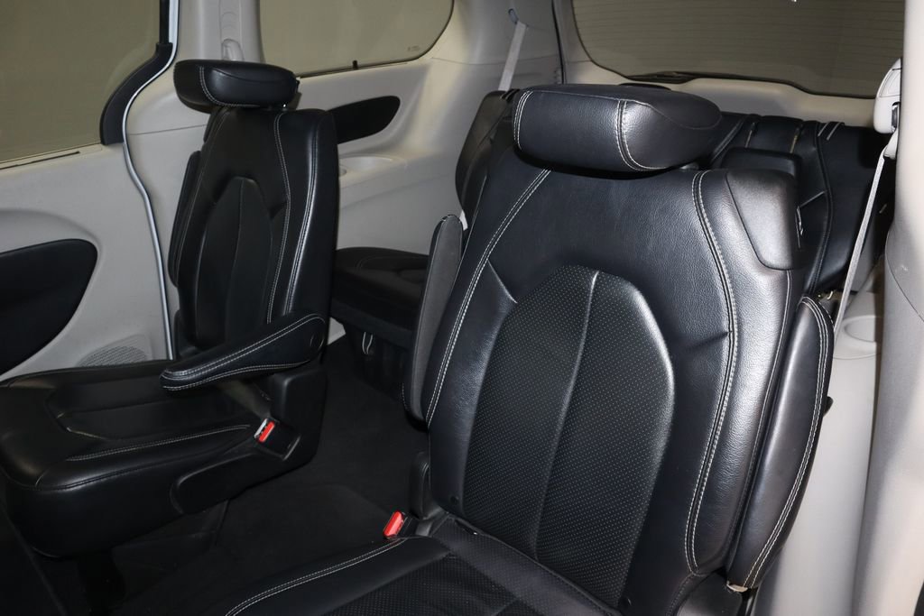 Used 2022 Chrysler Pacifica Touring-L image 21