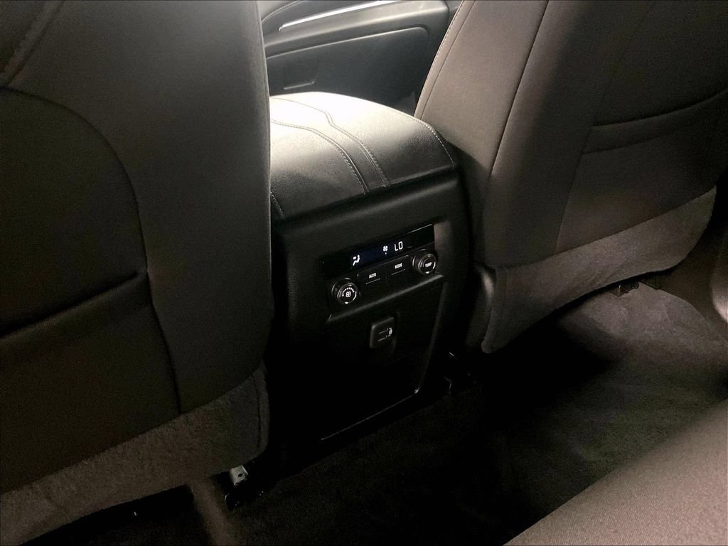 Used 2023 Chevrolet Traverse LT w/ Rear Camera Mirror Package AWD/4WD image 28