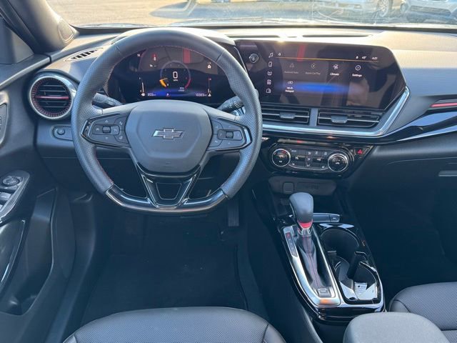 Used 2025 Chevrolet Trax RS w/ Sunroof Package image 19