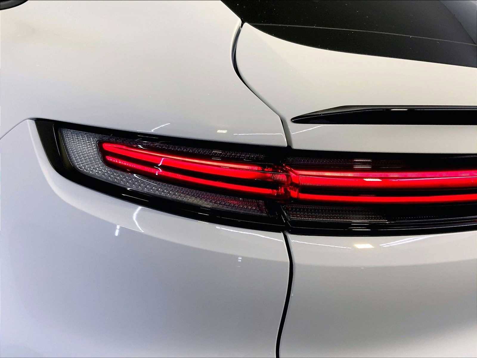 Certified 2024 Porsche Cayenne Coupe image 30