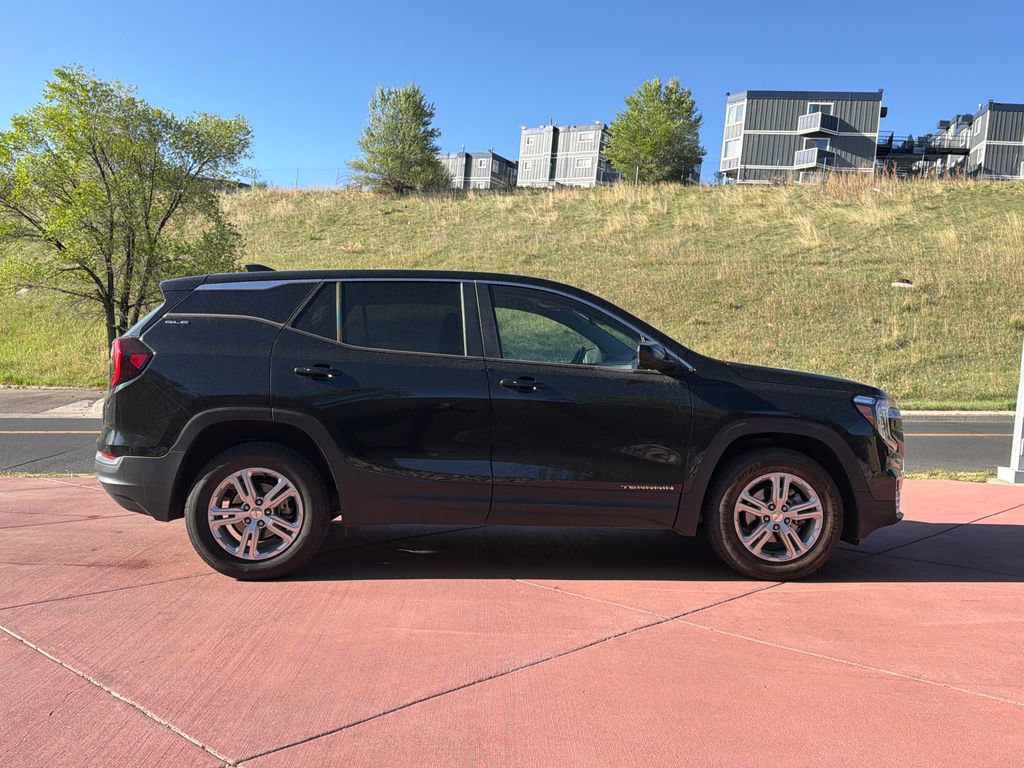 Used 2024 GMC Terrain SLE AWD/4WD image 8