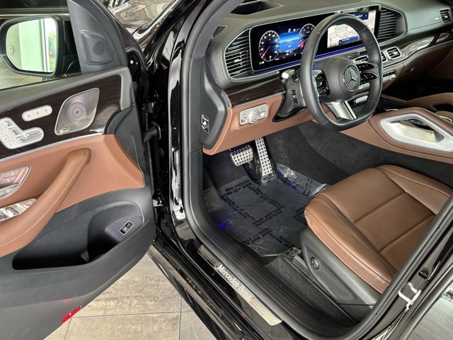 Used 2025 Mercedes-Benz GLS 450 4MATIC image 9