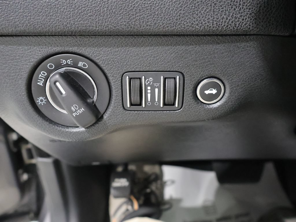 Used 2016 Chrysler 300 C AWD/4WD image 33
