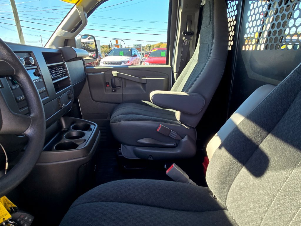 Used 2025 Chevrolet Express 2500 w/ Driver Convenience Package RWD image 11