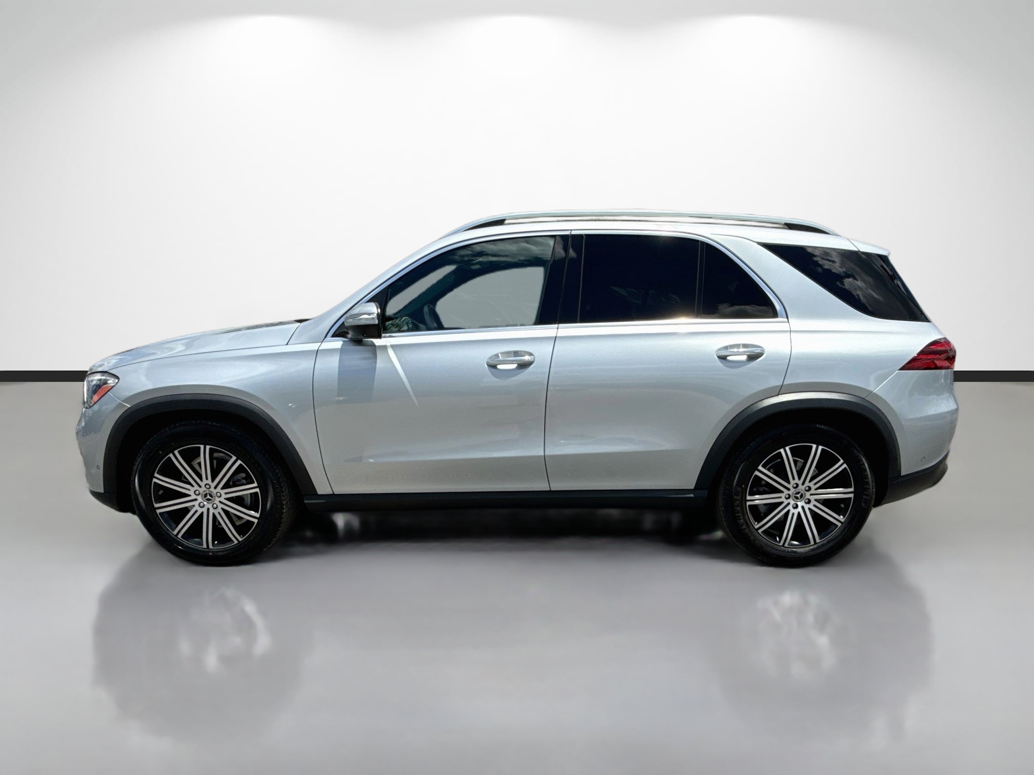 Used 2024 Mercedes-Benz GLE 350 4MATIC w/ Winter Package image 6