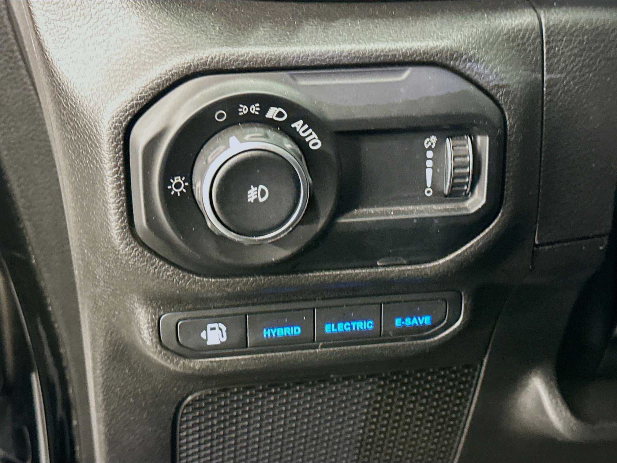 Used 2023 Jeep Wrangler Sahara image 17