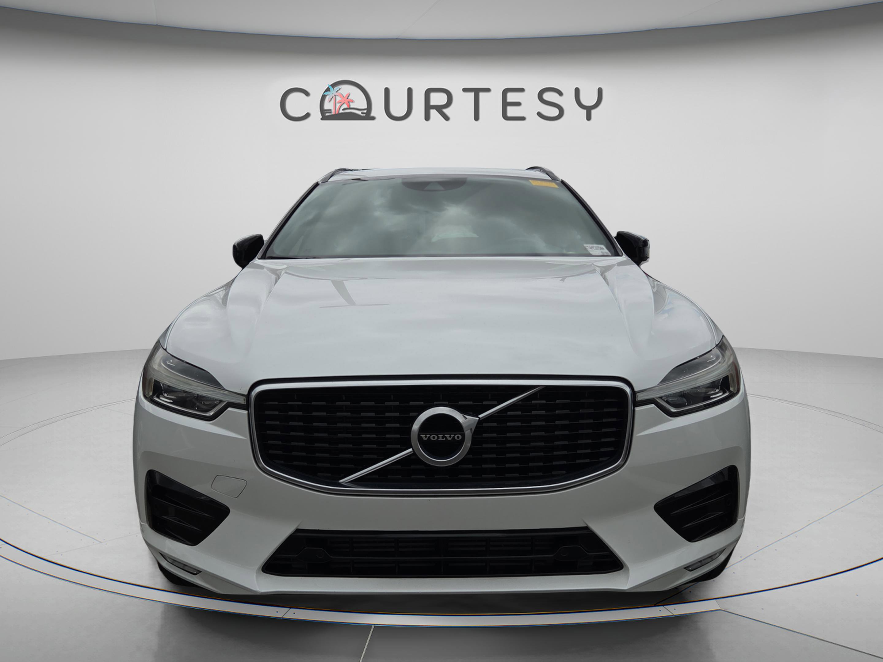 Used 2020 Volvo XC60 T5 R-Design image 2