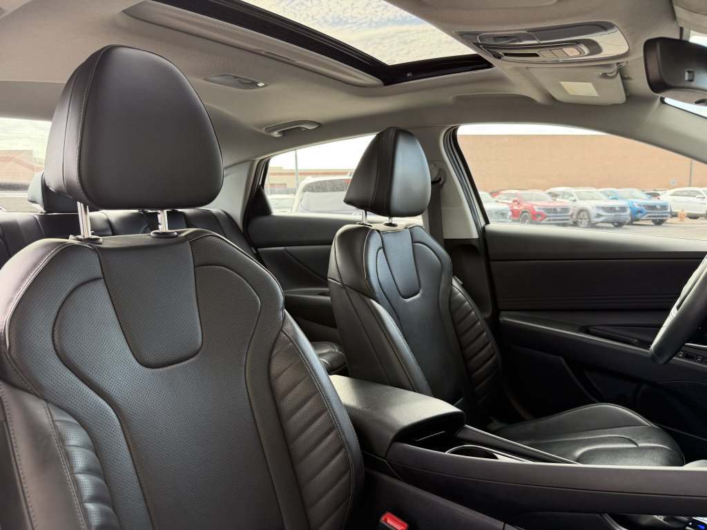 Used 2025 Hyundai Elantra Limited FWD image 39