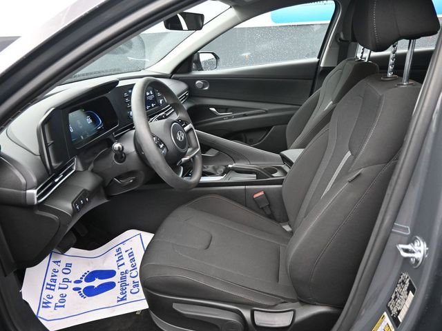 Used 2025 Hyundai Elantra SE image 11