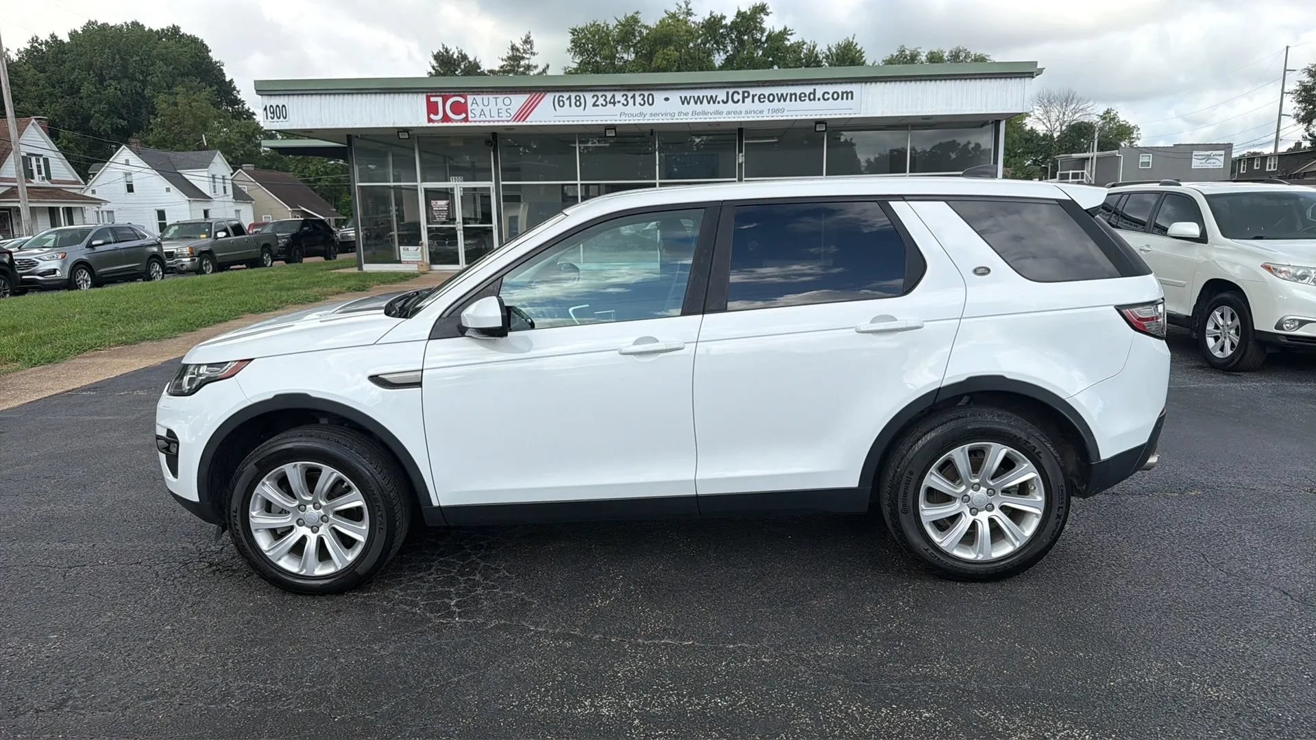 Used 2017 Land Rover Discovery Sport SE AWD/4WD image 8