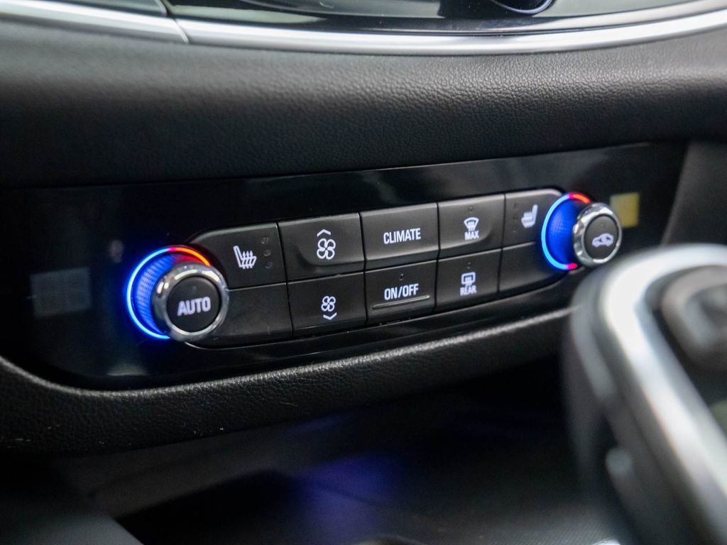 Used 2019 Buick Enclave Essence w/ LPO, Sport Appearance Package image 26