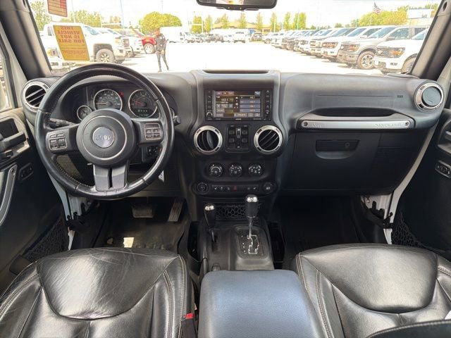 Used 2016 Jeep Wrangler Unlimited Sahara w/ Connectivity Group AWD/4WD image 19