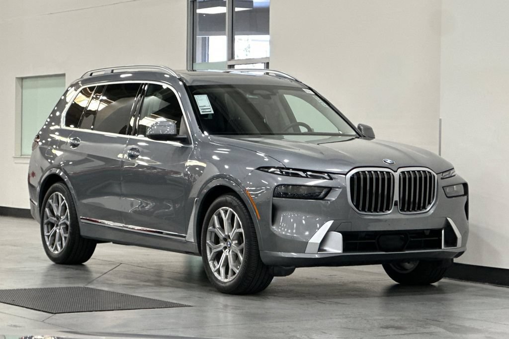 Used 2026 BMW X7 xDrive40i AWD/4WD image 2