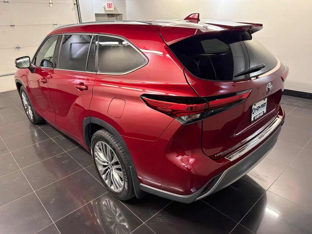 Used 2020 Toyota Highlander Platinum AWD/4WD image 4