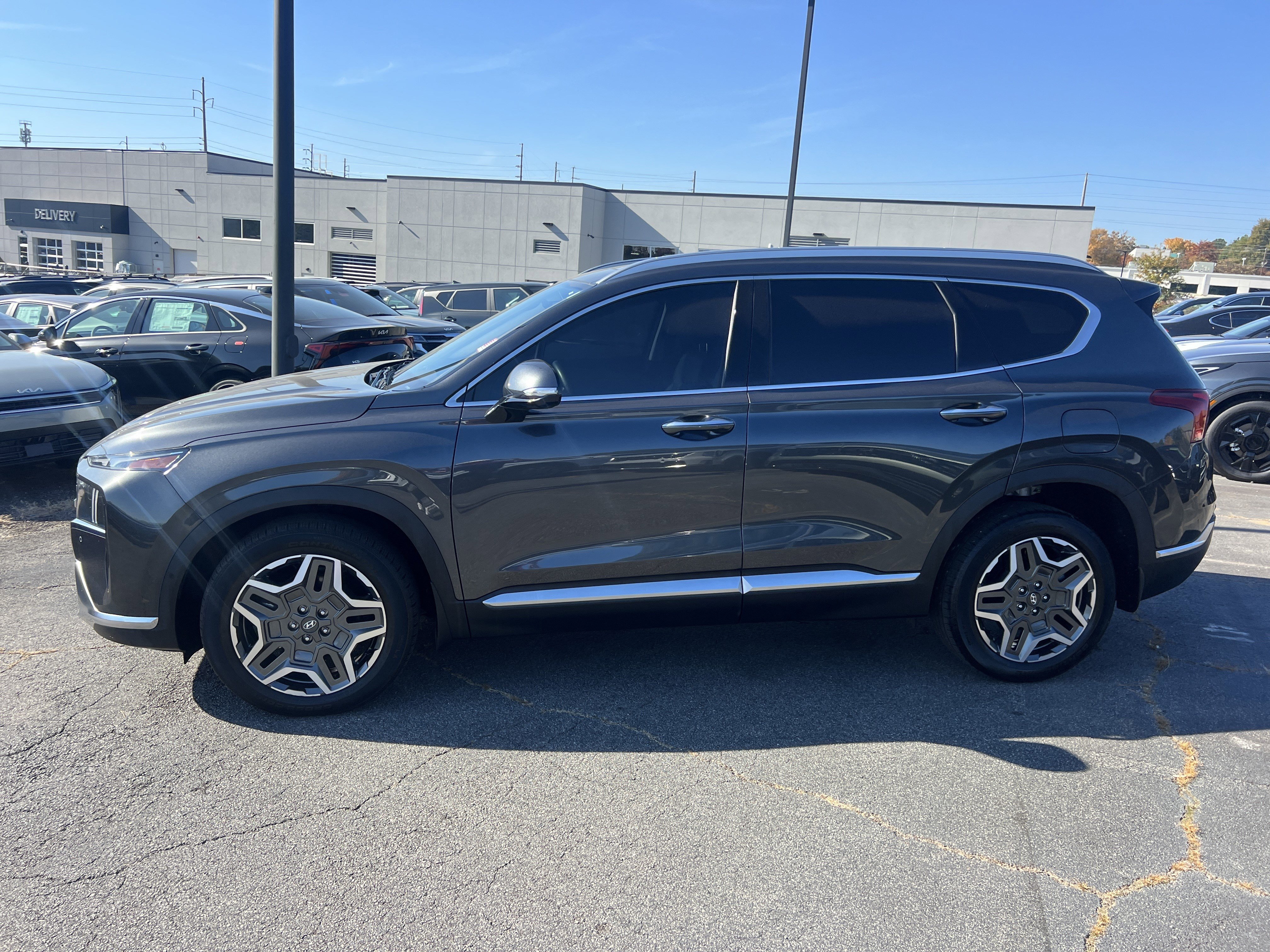 Used 2023 Hyundai Santa Fe Limited image 4