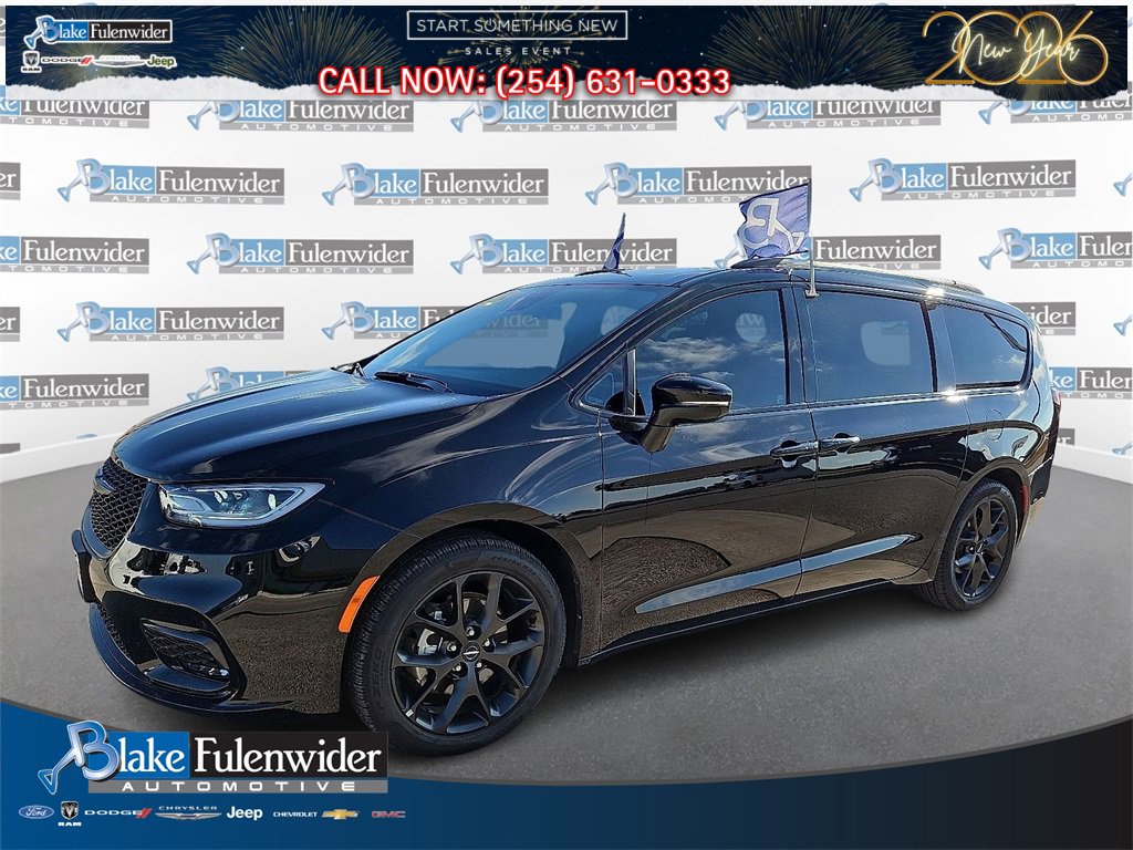 Used 2024 Chrysler Pacifica Limited w/ S Appearance Package image 1