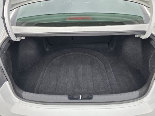 Used 2025 Hyundai Elantra SEL FWD image 14