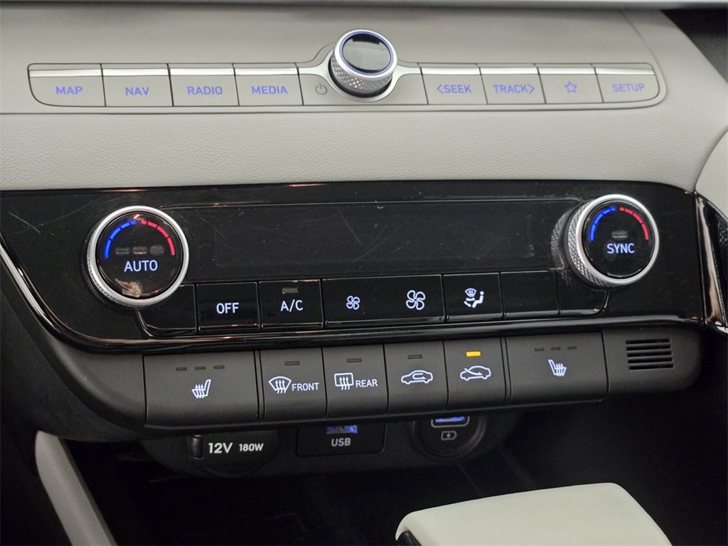 Used 2023 Hyundai Elantra Limited image 32