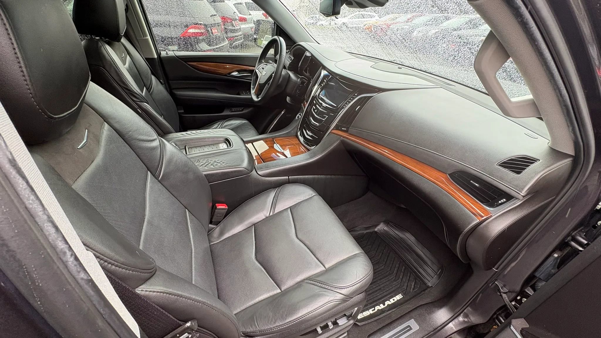 Used 2017 Cadillac Escalade ESV Luxury AWD/4WD image 33