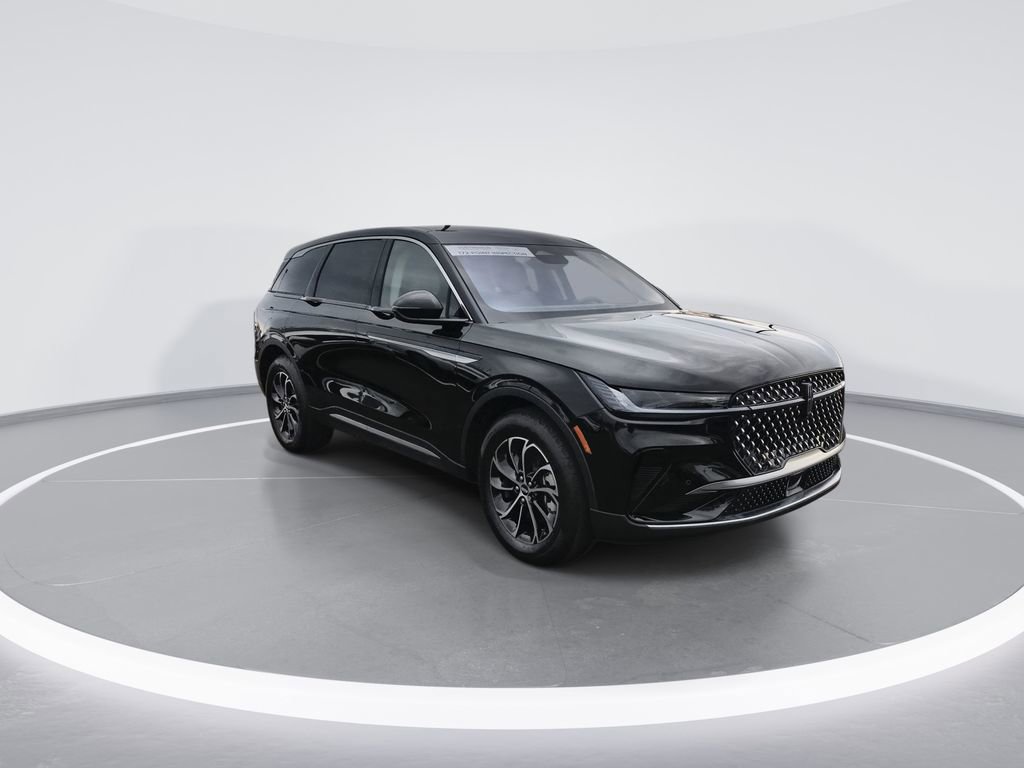 Used 2025 Lincoln Nautilus Premier image 2