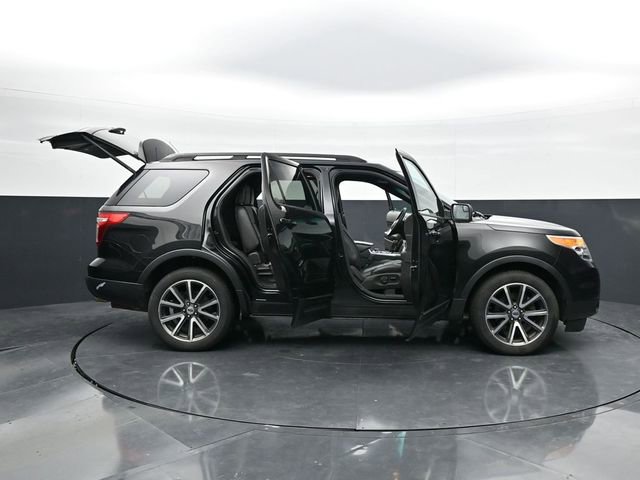 Used 2015 Ford Explorer XLT w/ Equipment Group 202A AWD/4WD image 44