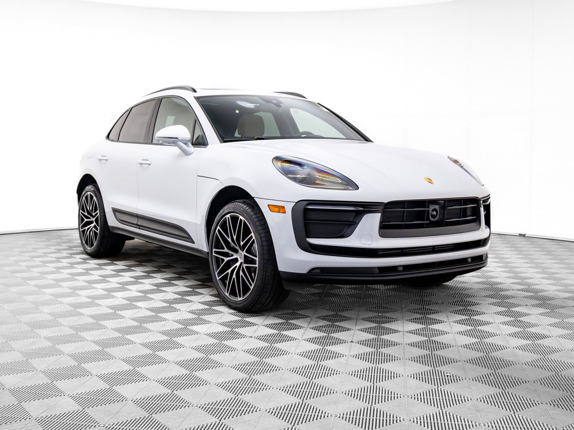 Used 2026 Porsche Macan AWD/4WD image 6