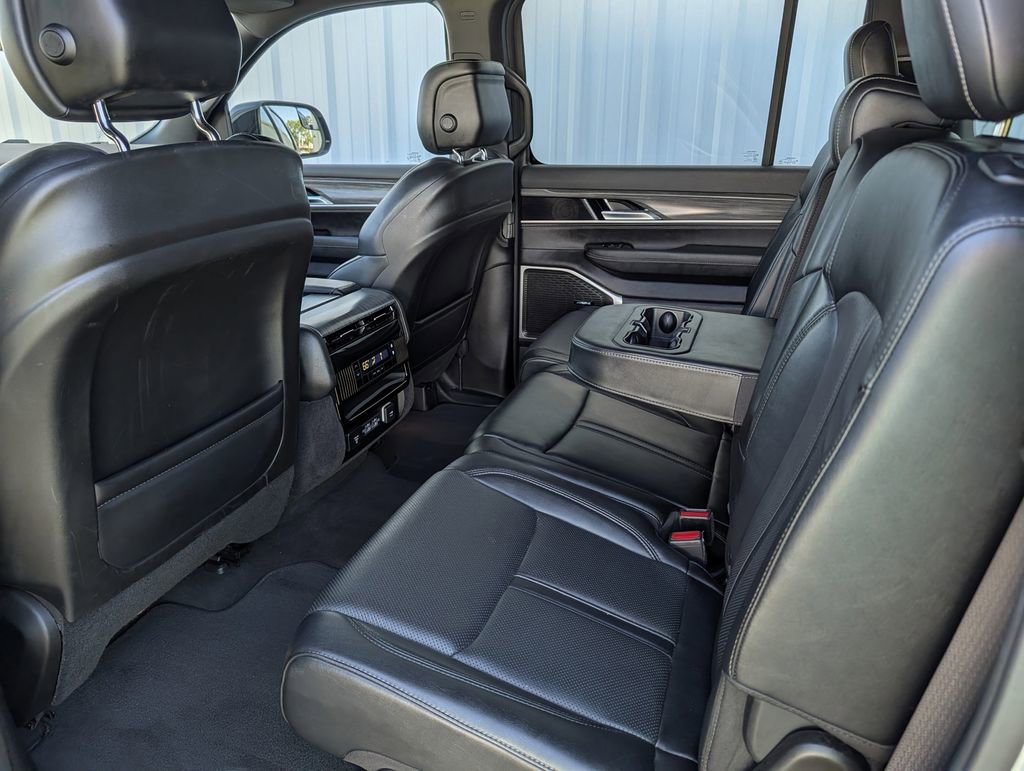 Used 2024 Jeep Wagoneer L Series II RWD image 29