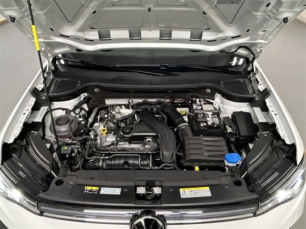 Certified 2025 Volkswagen Taos SEL image 13