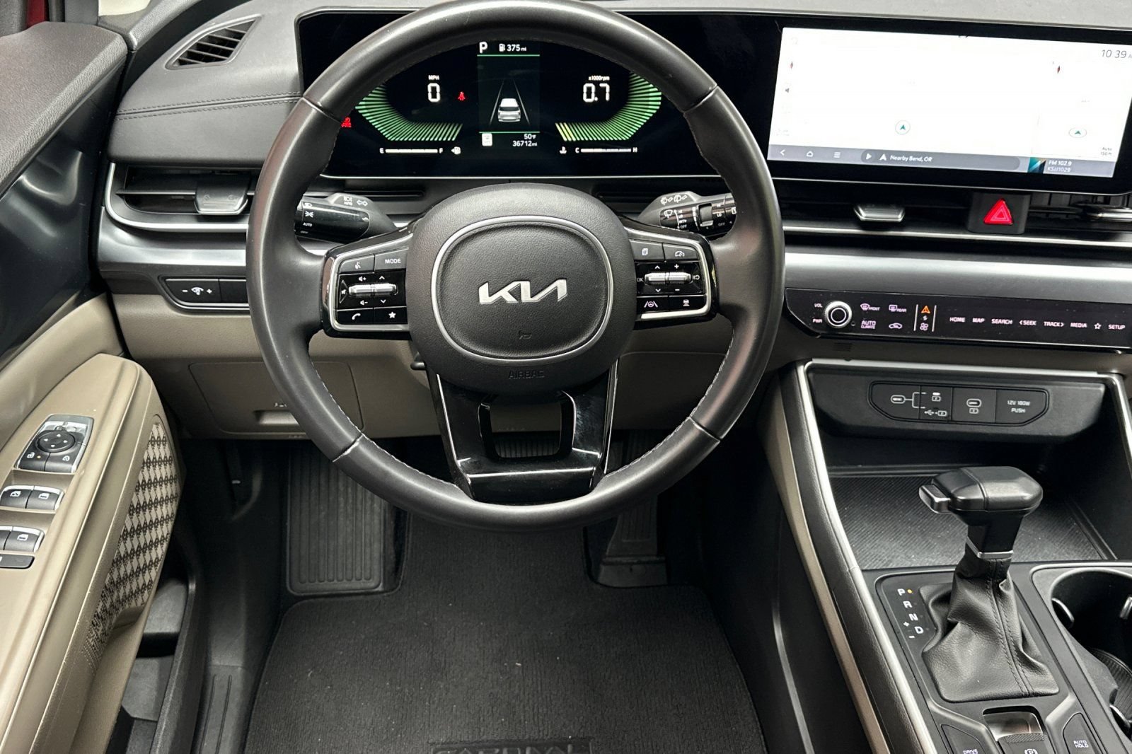 Used 2025 Kia Carnival FWD image 19