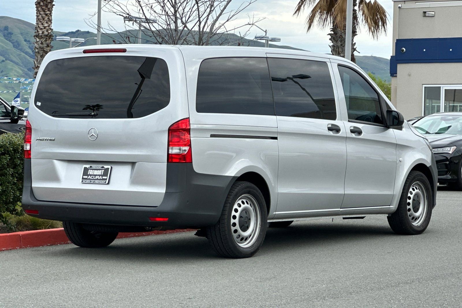 Used 2016 Mercedes-Benz Metris Passenger image 4