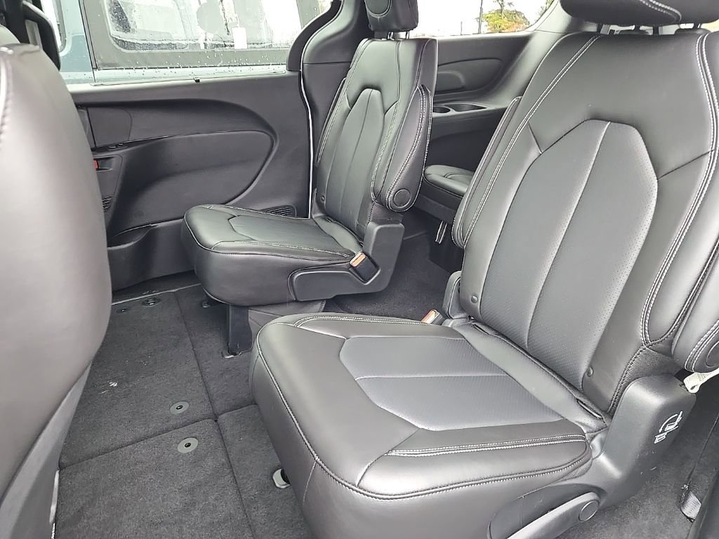 New 2026 Chrysler Voyager LX image 9