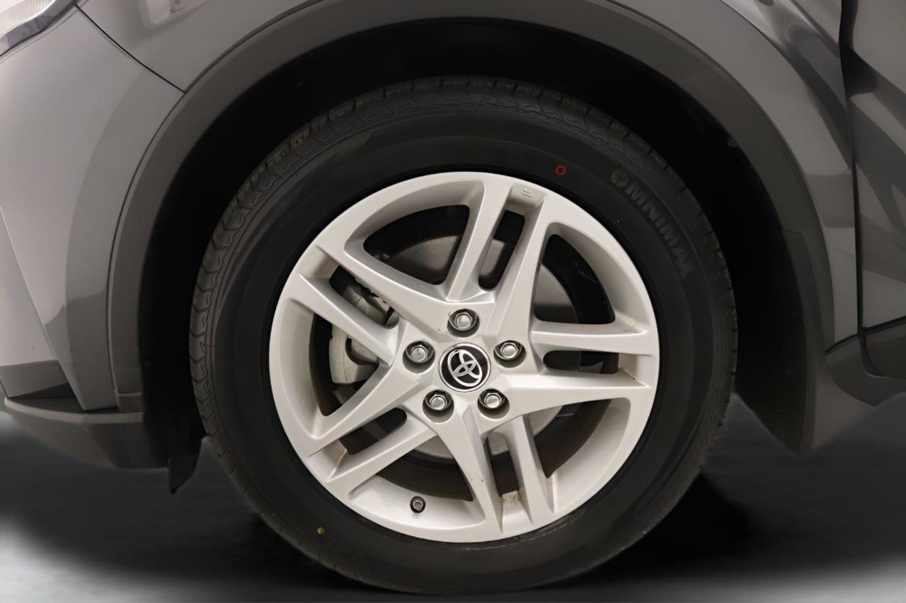 Used 2020 Toyota C-HR LE image 25