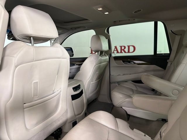 Used 2018 Cadillac Escalade Luxury AWD/4WD image 14