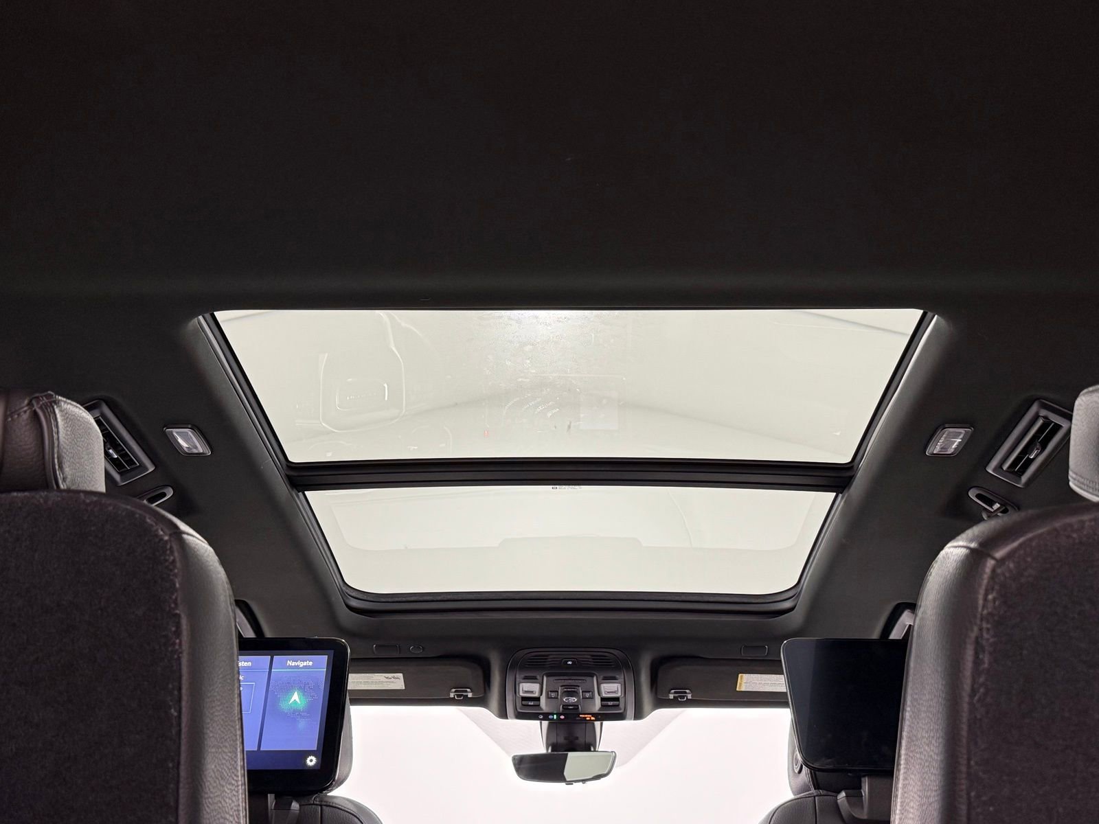 Used 2021 GMC Yukon Denali w/ Denali Premium Package image 9