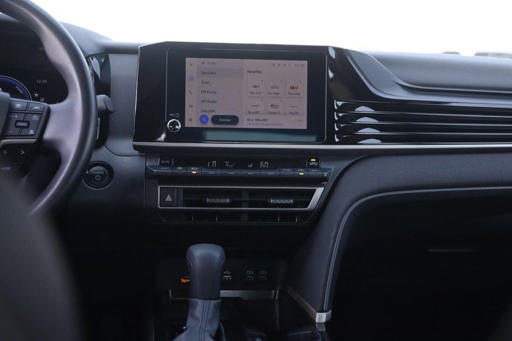 Used 2025 Toyota Camry LE image 24