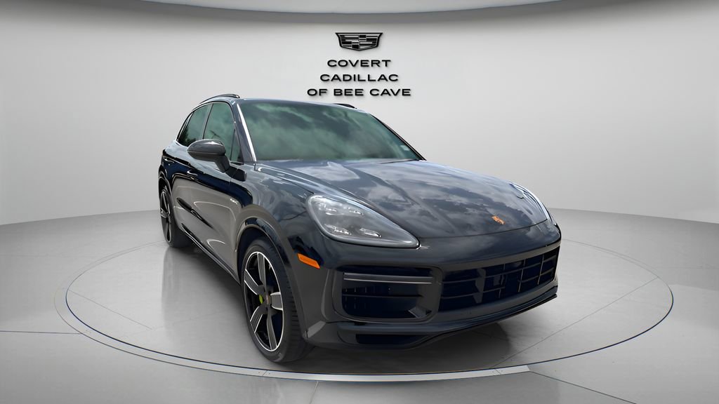 Used 2023 Porsche Cayenne Turbo S image 3