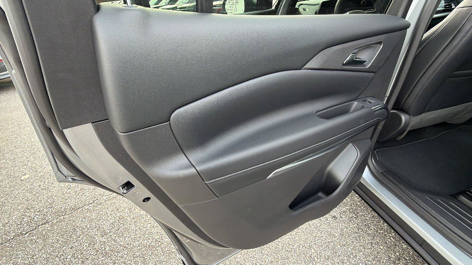 New 2027 Chevrolet Traverse LT w/ Sun and Wheel Package FWD image 20
