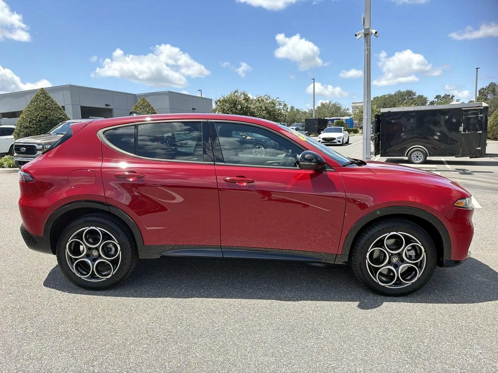 Used 2025 Alfa Romeo Tonale AWD/4WD image 6