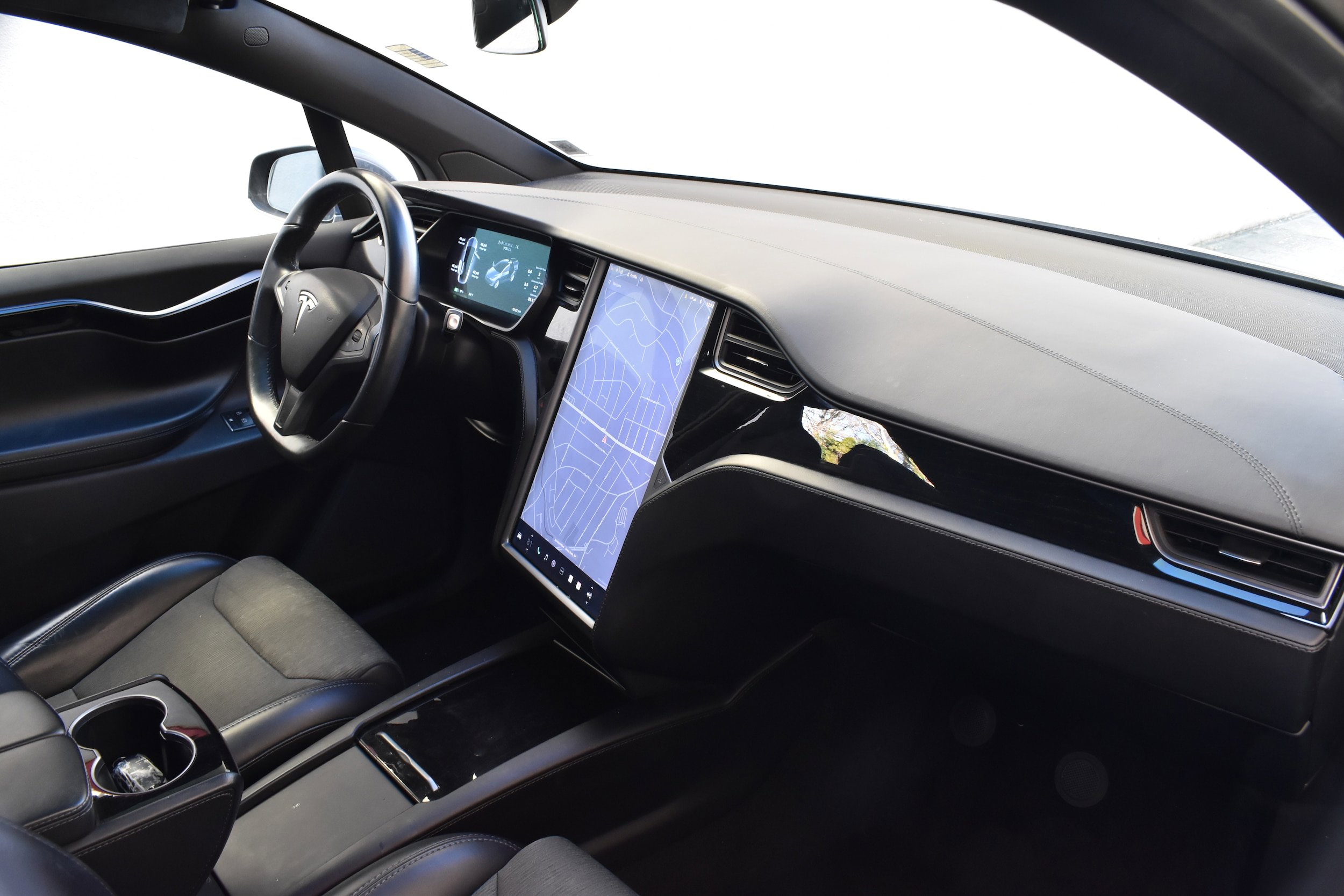 Used 2018 Tesla Model X 75D image 27