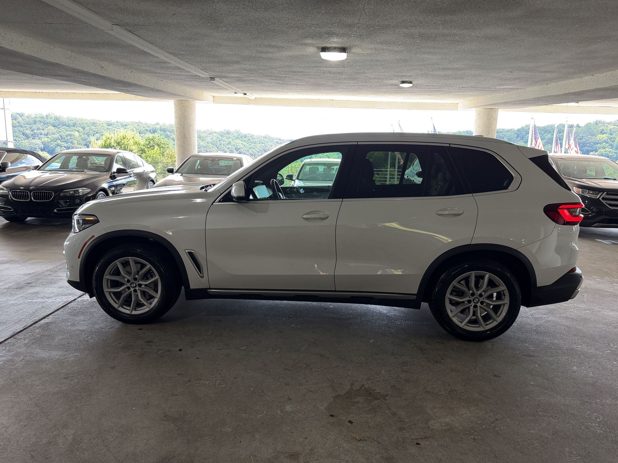 Certified 2023 BMW X5 xDrive40i w/ Premium Package AWD/4WD image 2