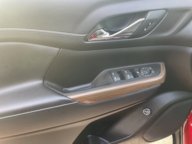 Used 2023 GMC Acadia SLE image 19