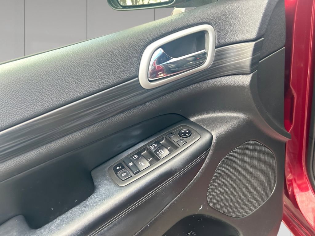Used 2021 Jeep Grand Cherokee Laredo X AWD/4WD image 11
