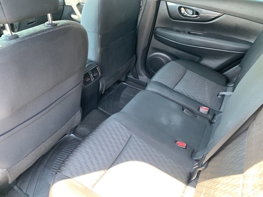 Used 2018 Nissan Rogue SV image 14